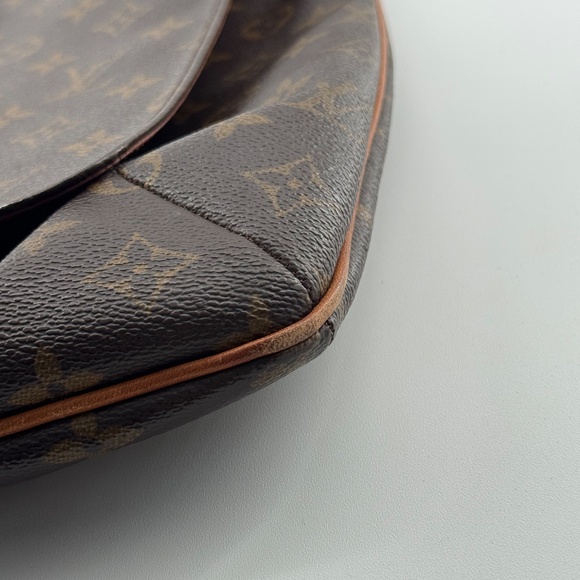 Louis Vuitton Monogram Crossbody Messenger Bag - Picture 5 of 16